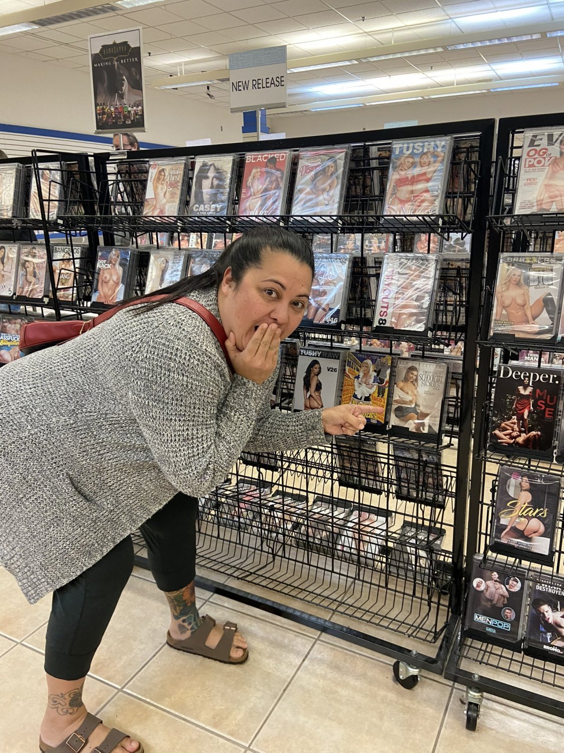 Her step-mom is excited of her step-daughter's latest porn release #DuuoPBY7